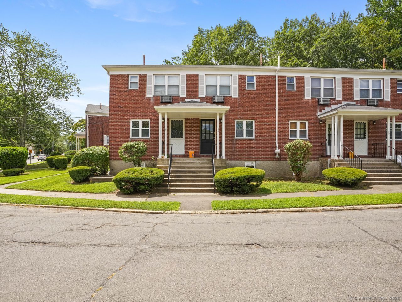 Property Photo: 85 Abner Court 85 CT 06606