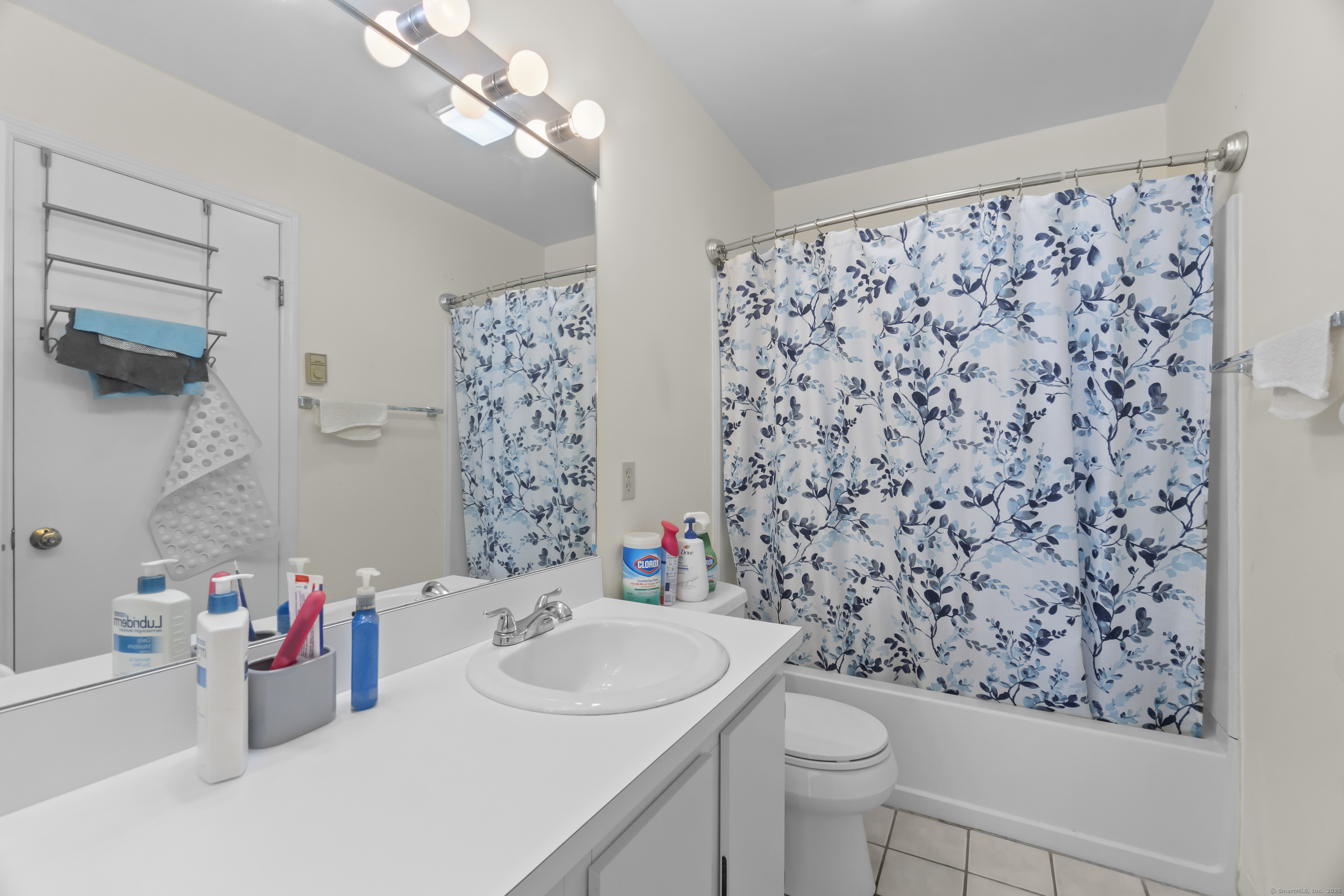 Property Photo:  925 Oronoke Road 14F  CT 06708 