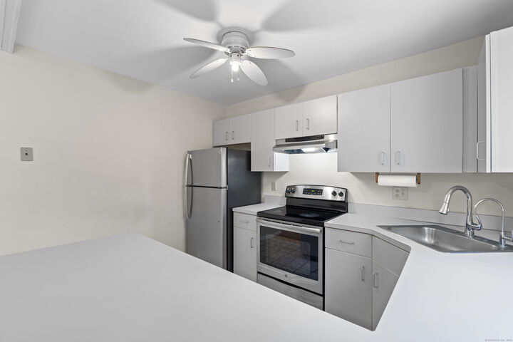 Property Photo:  925 Oronoke Road 14F  CT 06708