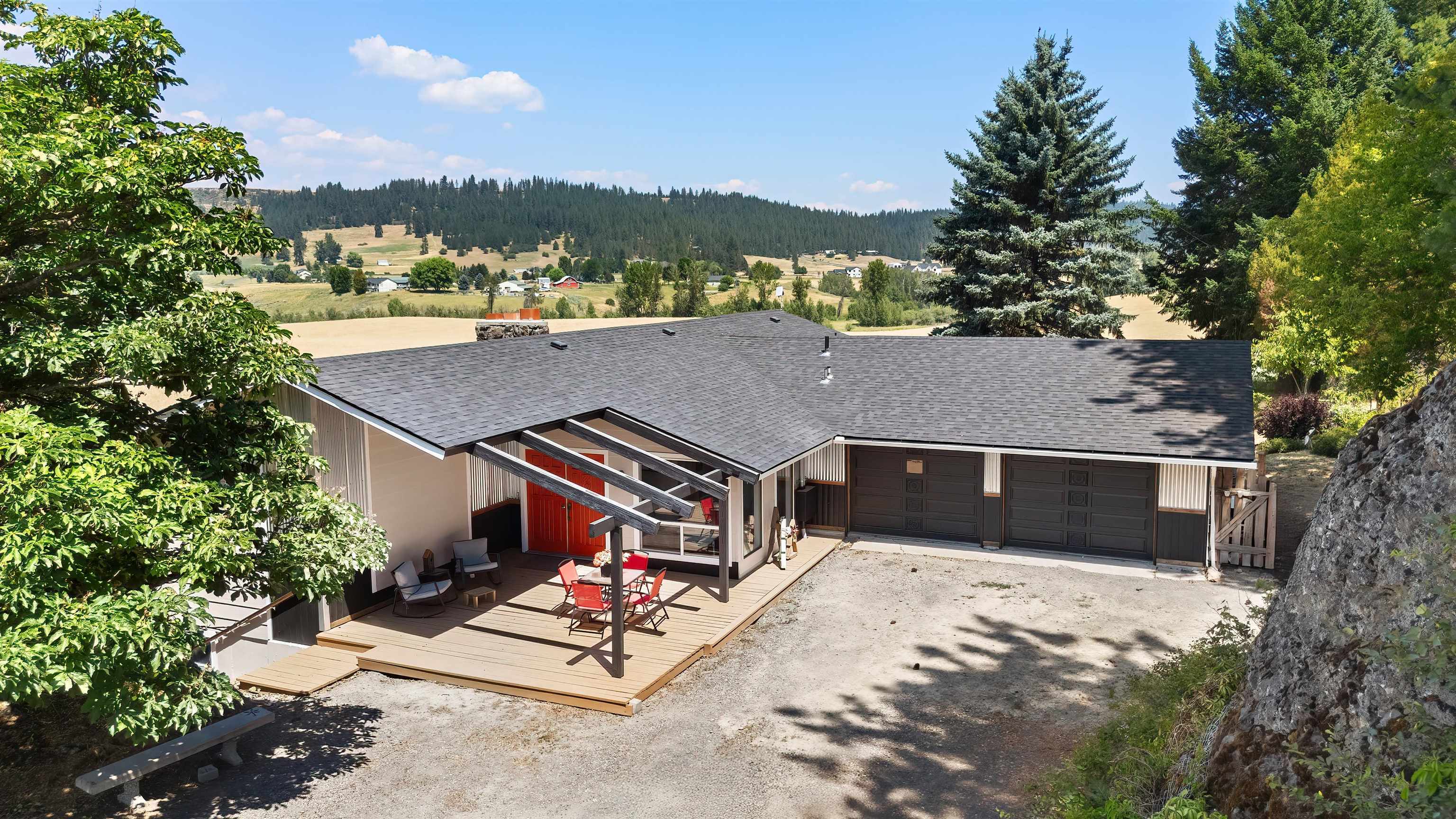 Property Photo: 8001 E Woolard Rd WA 99005