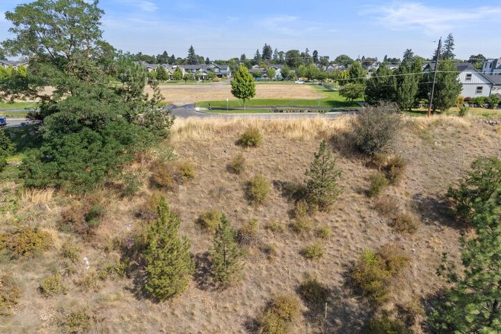 Property Photo:  2114 W Falls Ave  WA 99201 