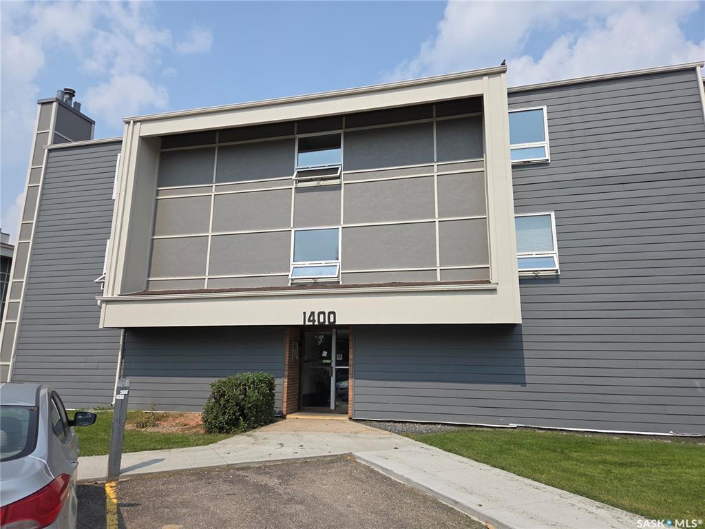 Property Photo: 425 115th Street E 1436 SK S7N 2E5