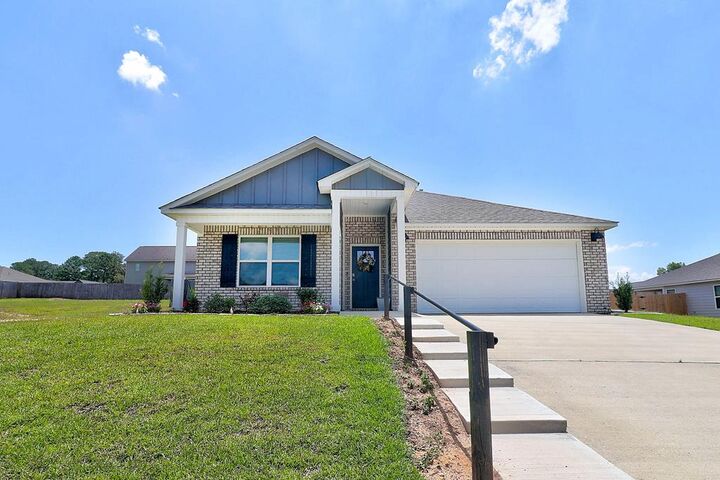 201 Mairead  Dothan AL 36301 photo