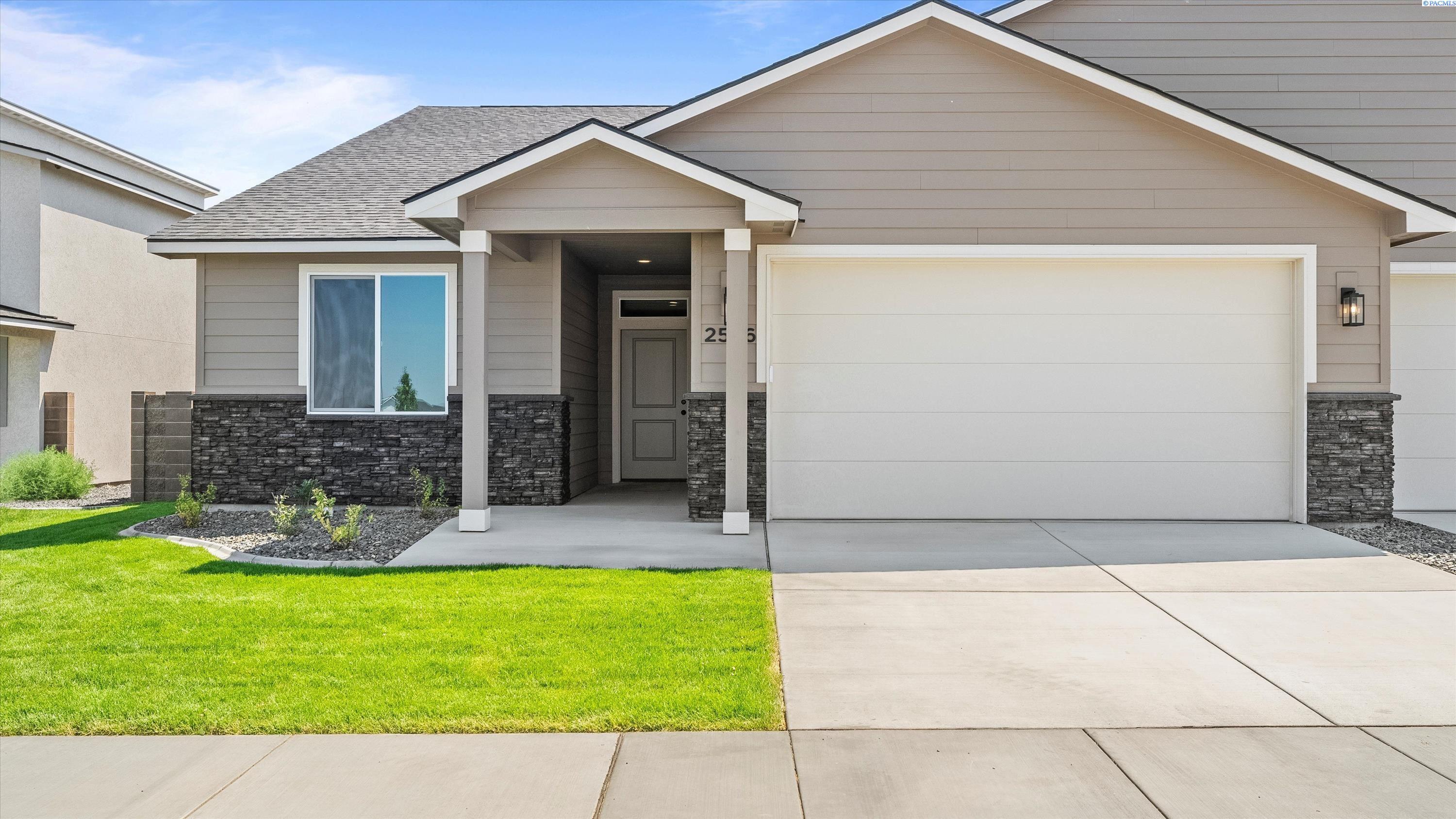 Property Photo: 2566 Sunray Ave WA 99352