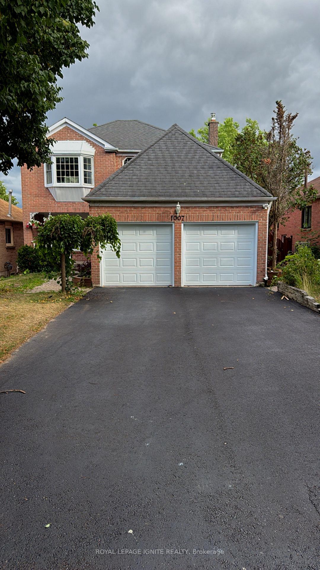 1007 Maury Crescent  Pickering ON L1X 1P7 photo