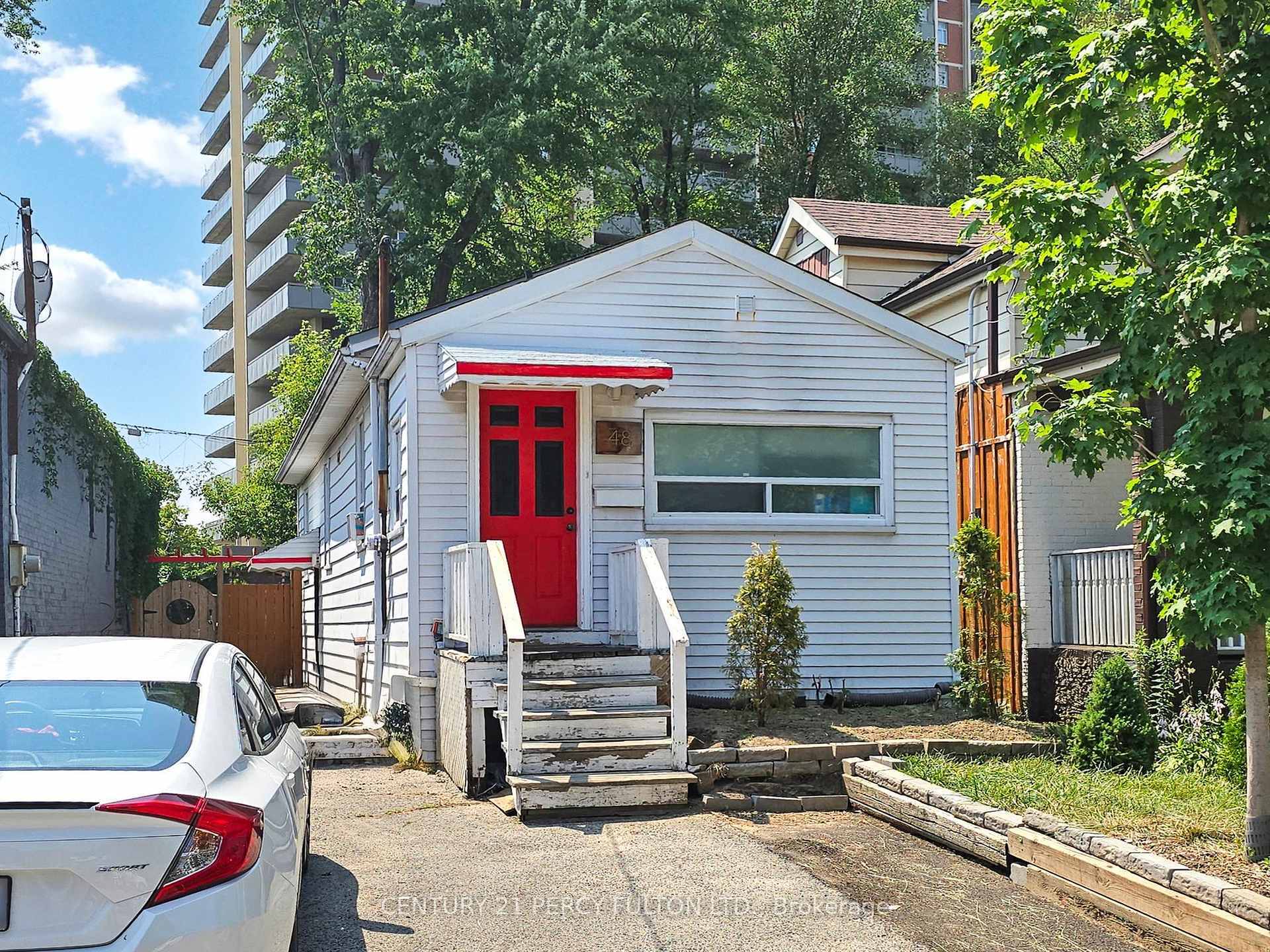 Property Photo:  48 St Dunstan Drive  ON M1L 2V5 