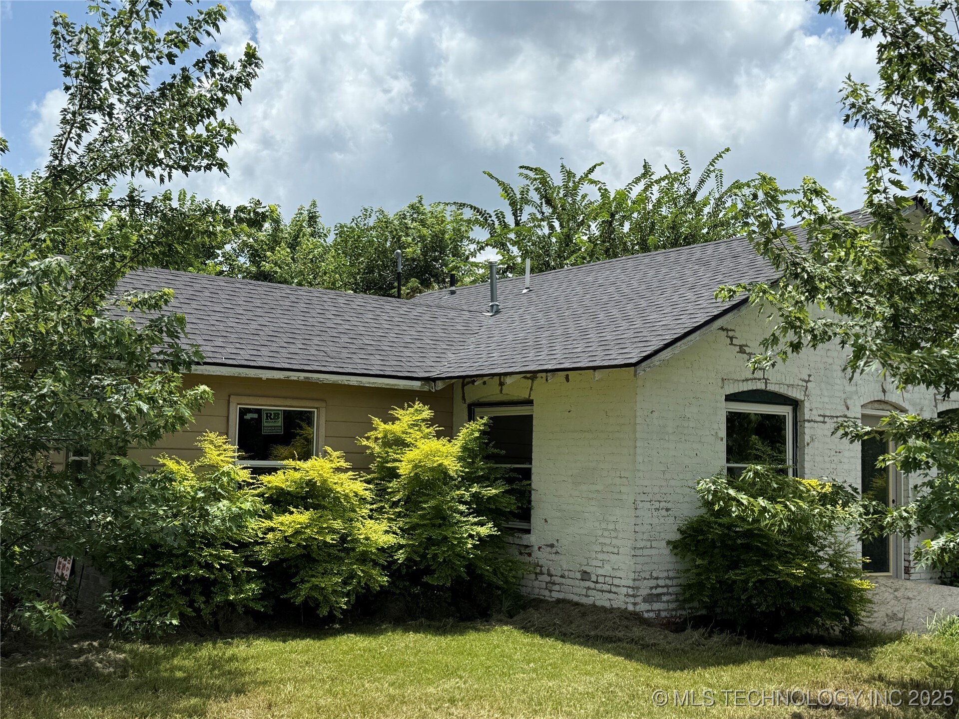 Property Photo: 1123 E Pecan OK 74023