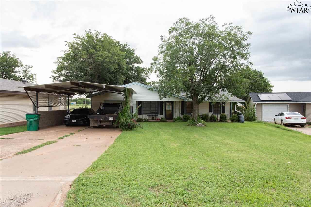 Property Photo:  415 E Ida Avenue  TX 76360 