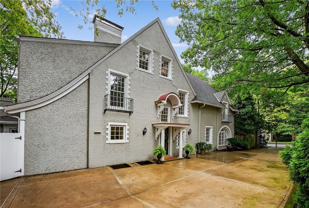 Property Photo: 6699 Kinsman Rd PA 15217