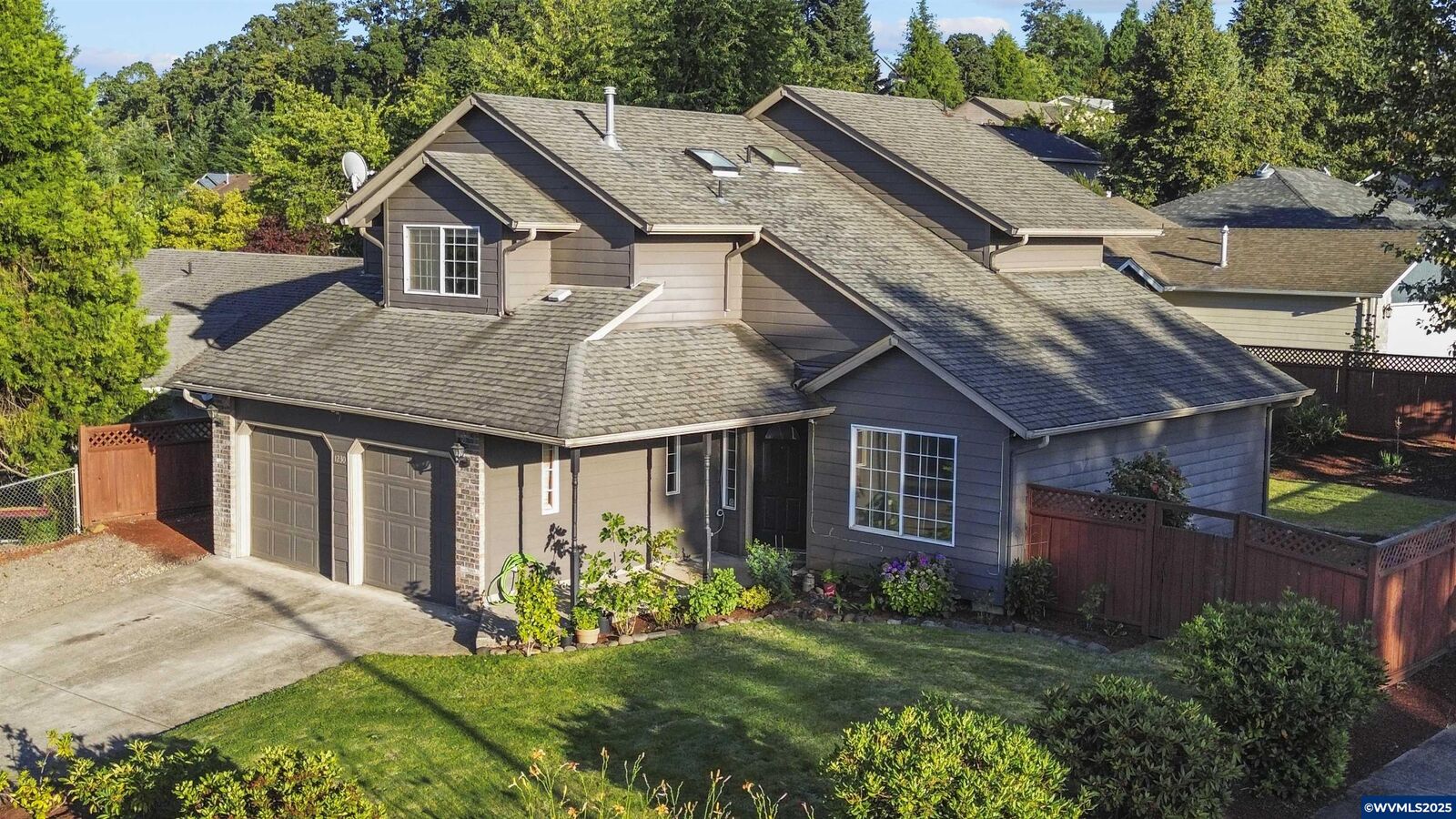 Property Photo: 1230 Marstone St SE OR 97306