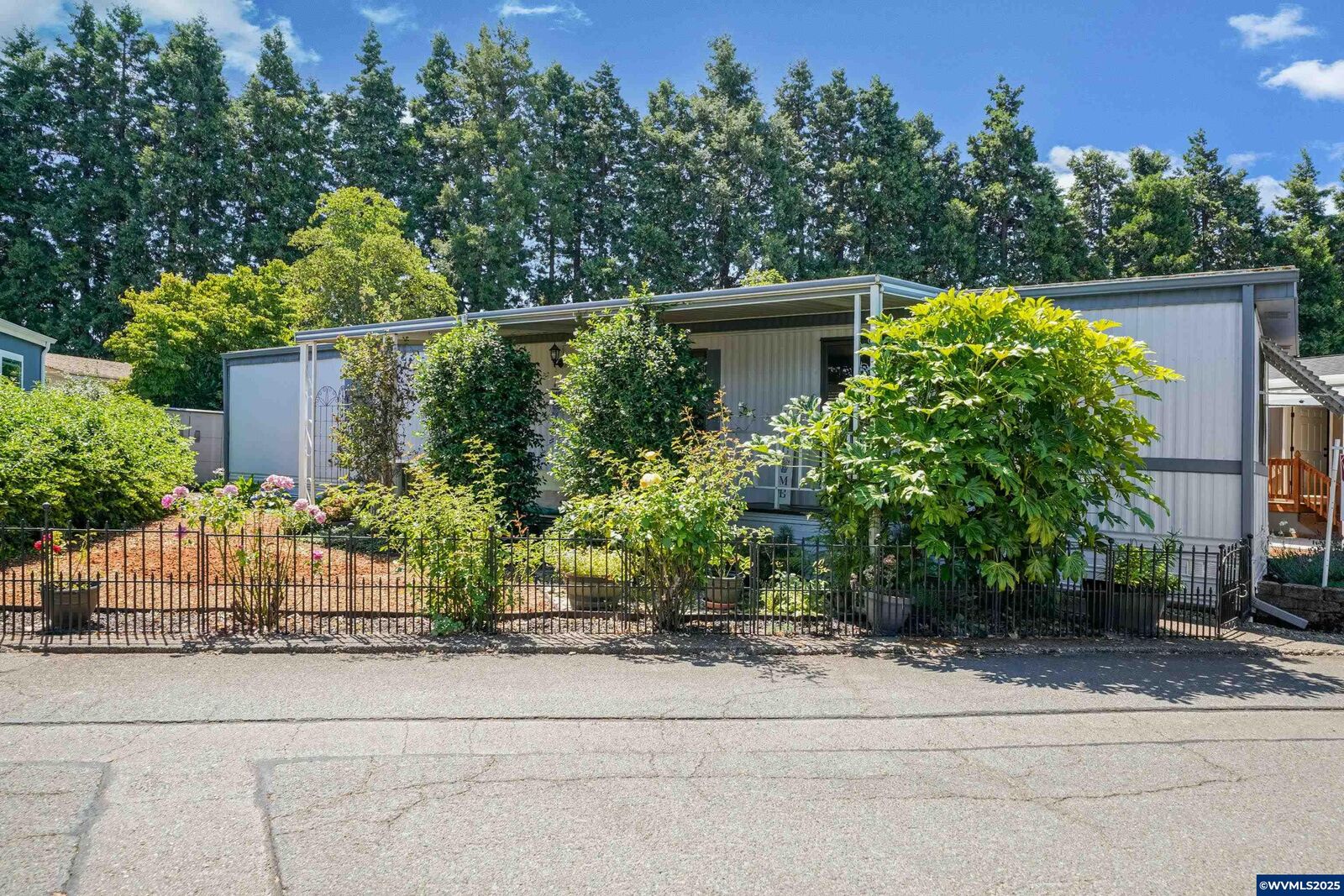 Property Photo: 2200 Lancaster (#9C) Dr SE 9C OR 97317