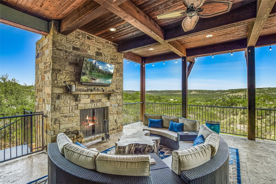 Property Photo:  400 Hillview Road  TX 78676 