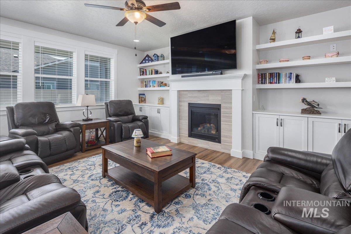 Property Photo:  997 E Sweet Pearl St  ID 83634-3572 