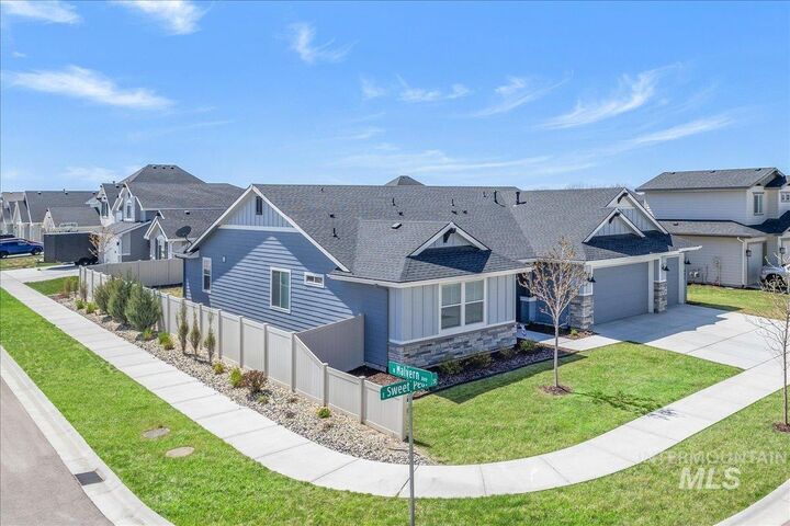 Property Photo: 997 E Sweet Pearl St ID 83634-3572