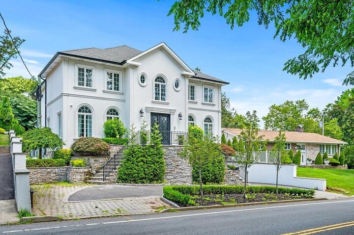 Property Photo: 373 Ocean Terrace NY 10301