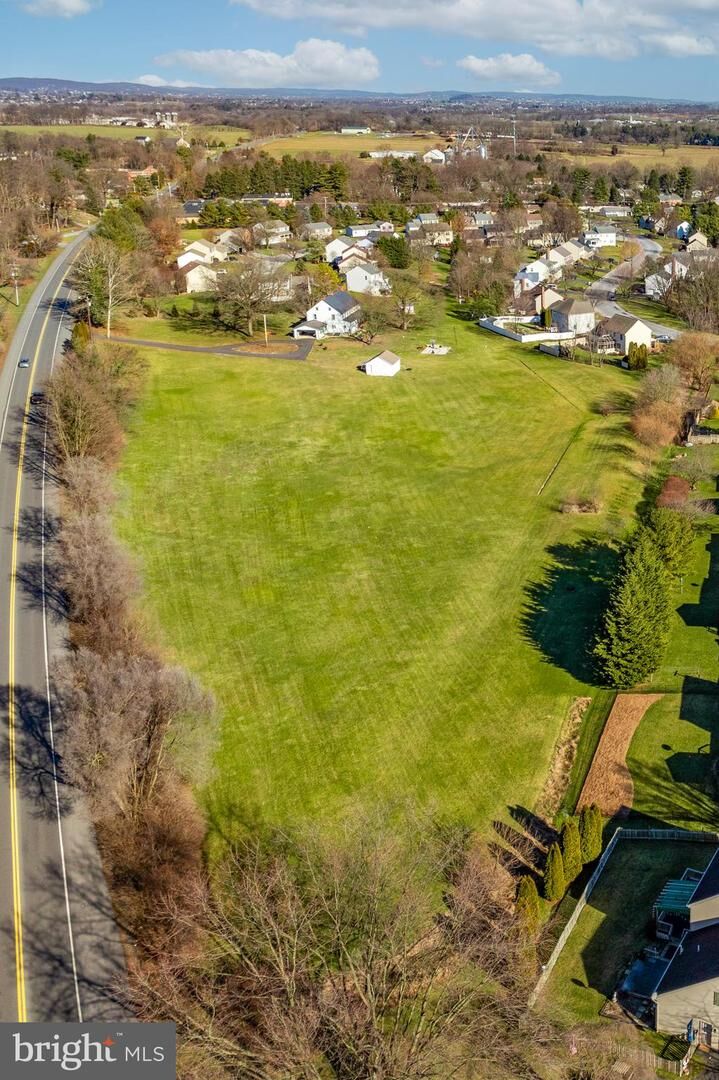 Property Photo:  2475 Oregon Pike  PA 17601 