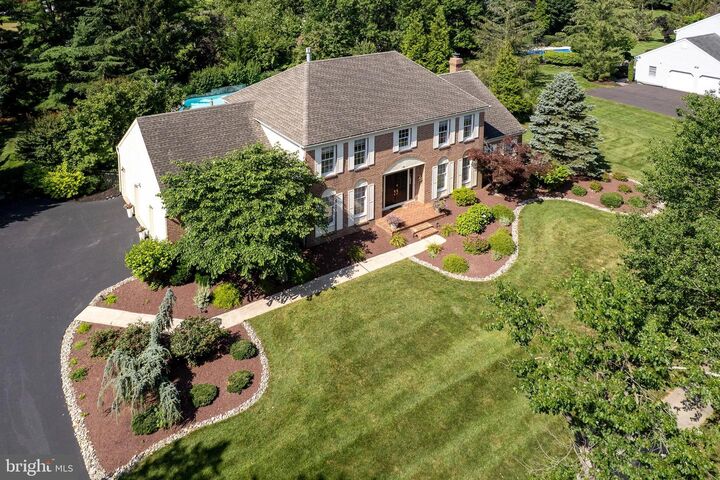 Property Photo:  12 Penrose La  NJ 08550 