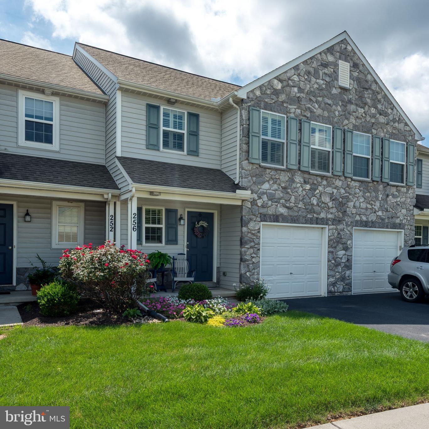 Property Photo:  256 S Village Circle  PA 17078 
