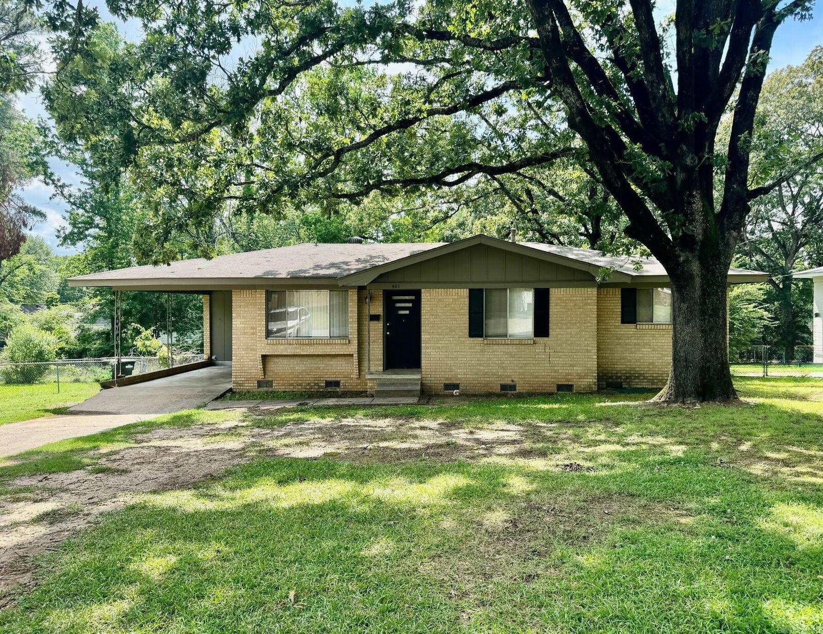 Property Photo: 401 Beverly Ave AR 72120