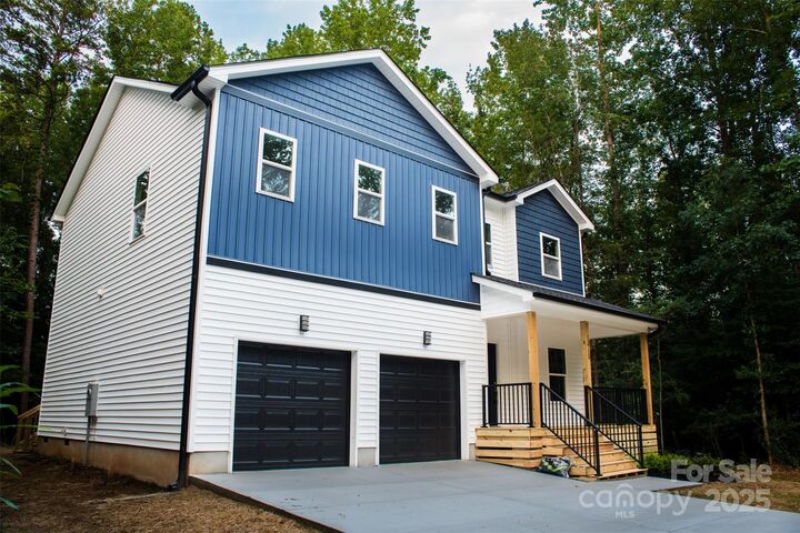 Property Photo: 13715 Circle Drive NC 28262
