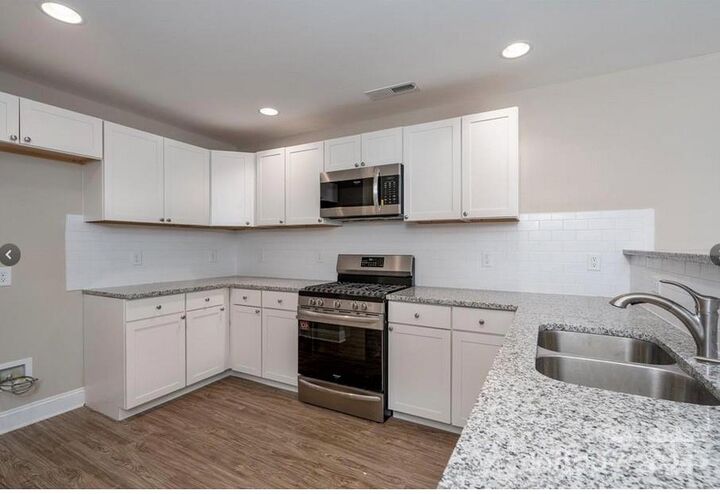 Property Photo: 1351 Ontario Drive NC 28083