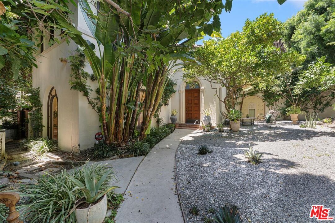 Property Photo: 7040 Hillside Ave CA 90068