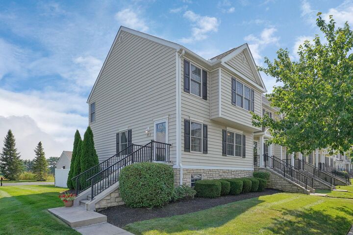 472 Autumn Ridge Circle  Pickerington OH 43147 photo