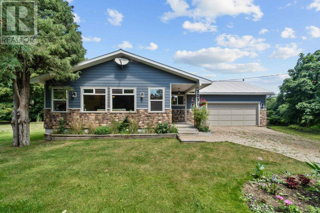 7031 50 Avenue Southwest  Salmon Arm BC V1E 3C4 photo