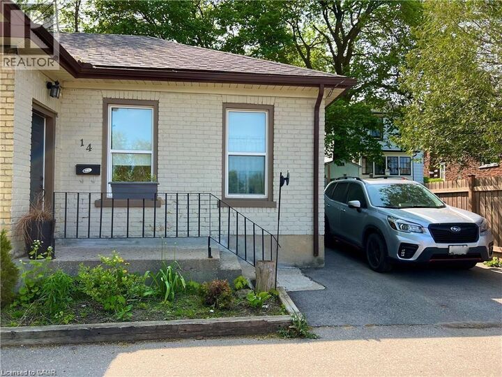 Photo de la propriété: 14 Barrie Lane ON N1S 3A4
