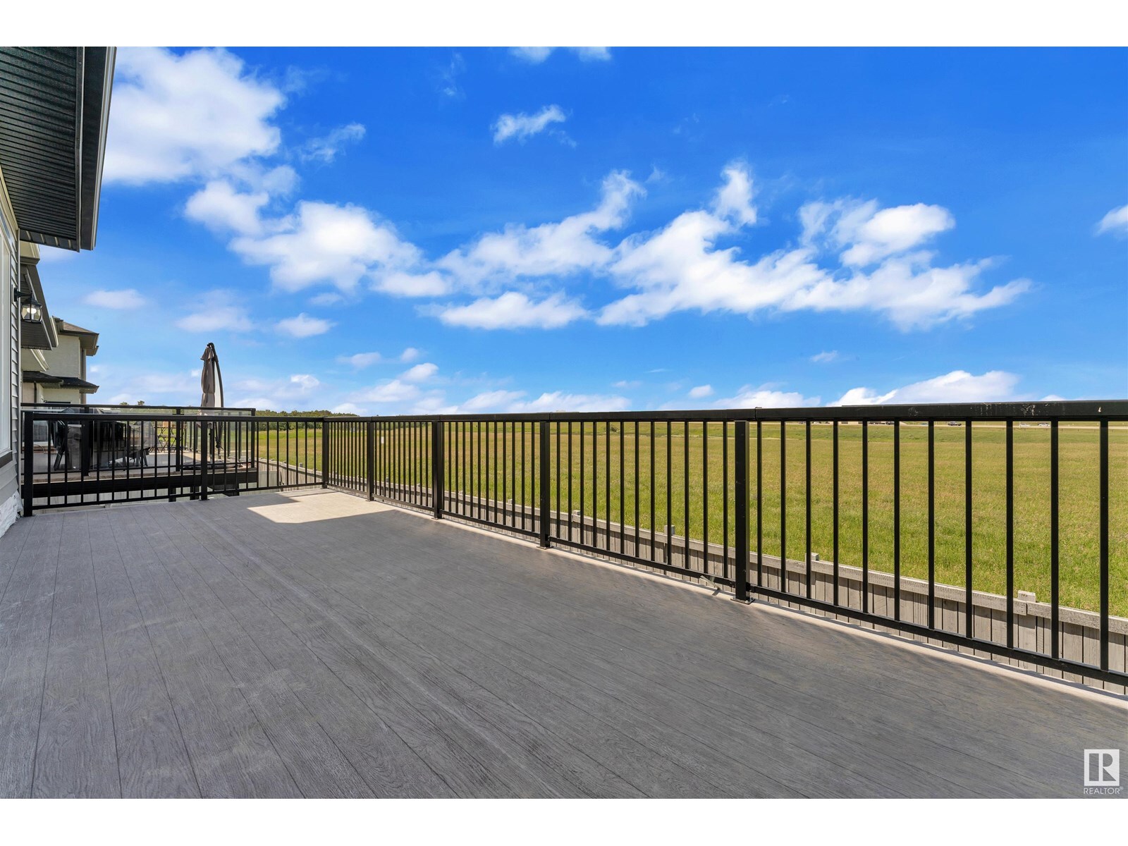 Property Photo:  