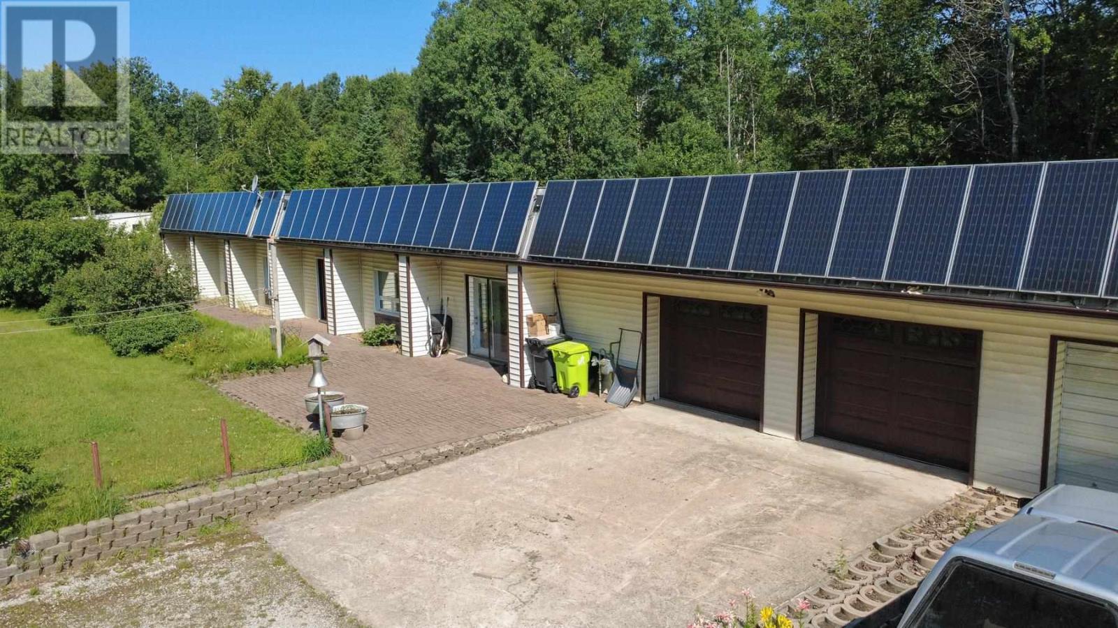 Photo de la propriété: 1187 Town Line Rd ON P6A 6K4