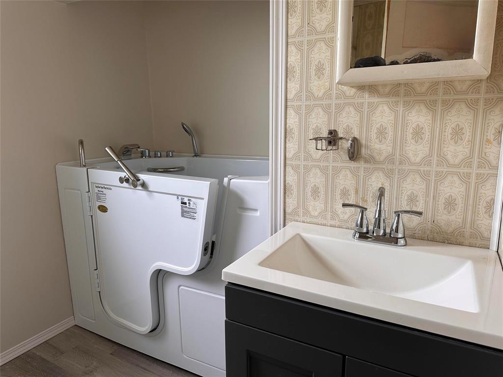 Property Photo: 23 South Railway Street MB R0J 2C0
