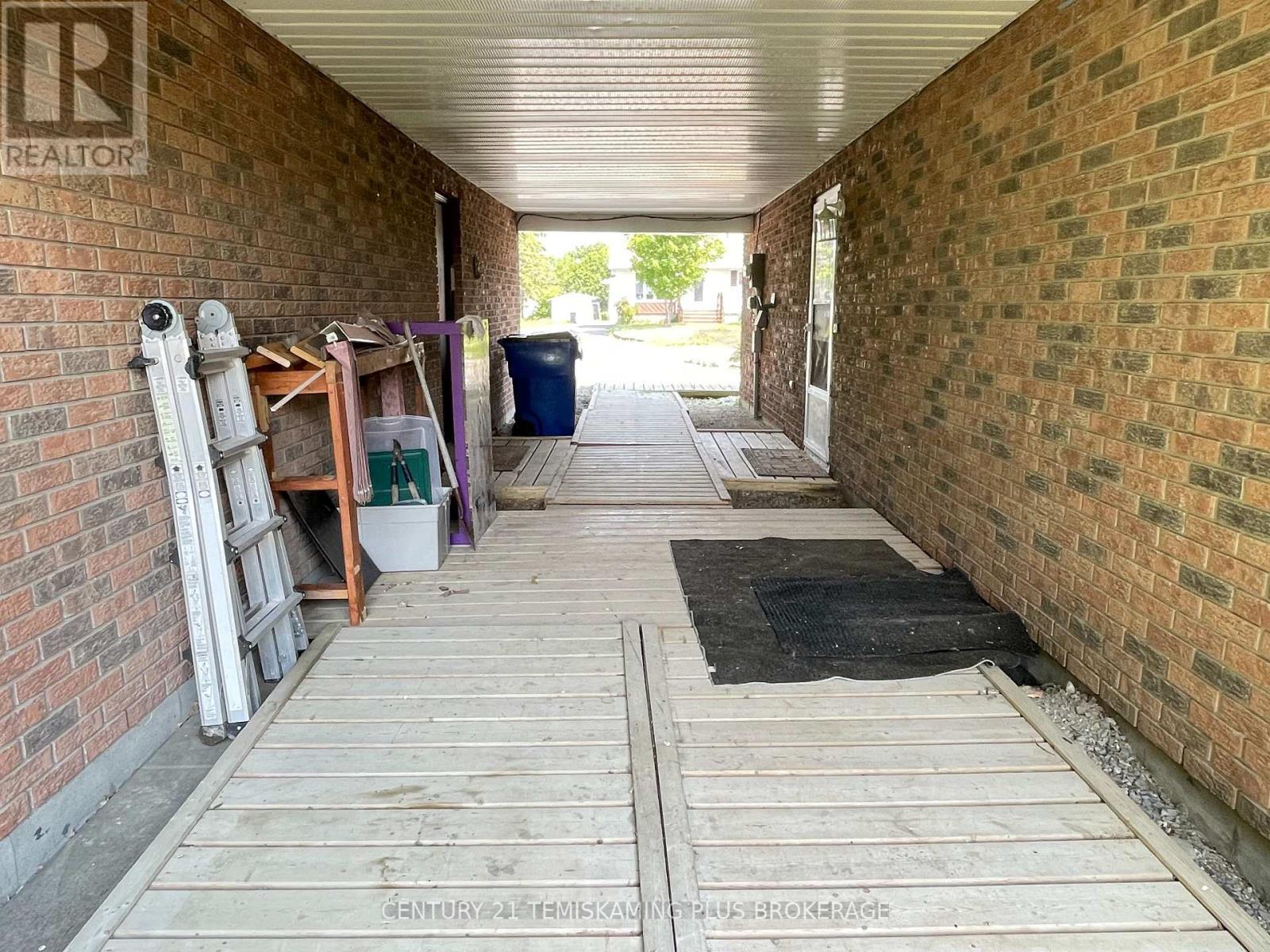 Photo de la propriété: 162 Colette Street ON P0J 1P0
