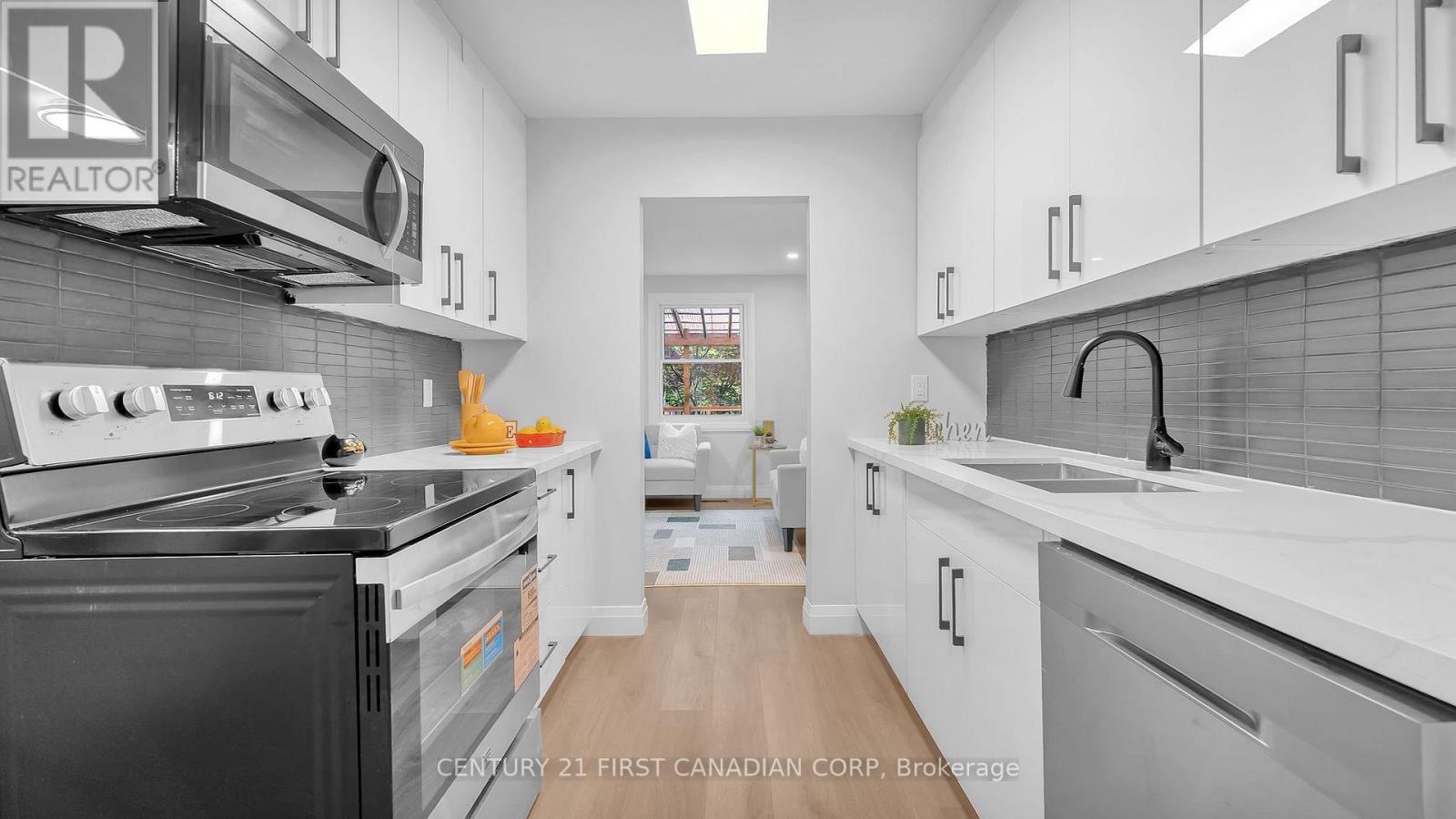 Photo de la propriété: 57 Mohegan Crescent ON N5V 2X7