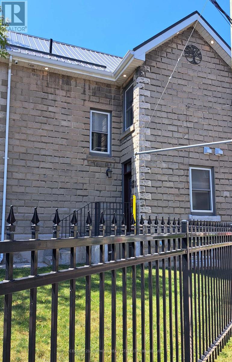 Photo de la propriété:  45 Chestnut Street  ON K7K 3X4 