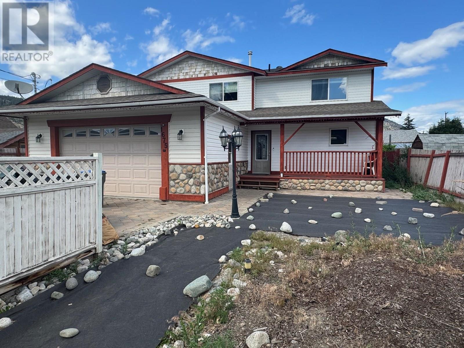 Photo de la propriété: 1675 Canford Avenue BC V1K 1R6