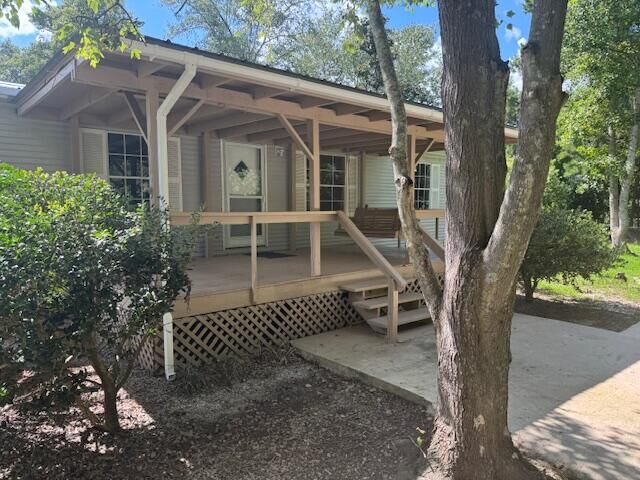 Property Photo:  607 E Nebraska Avenue  FL 32425 