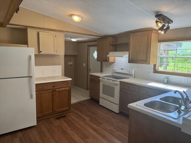 Property Photo: 607 E Nebraska Avenue FL 32425