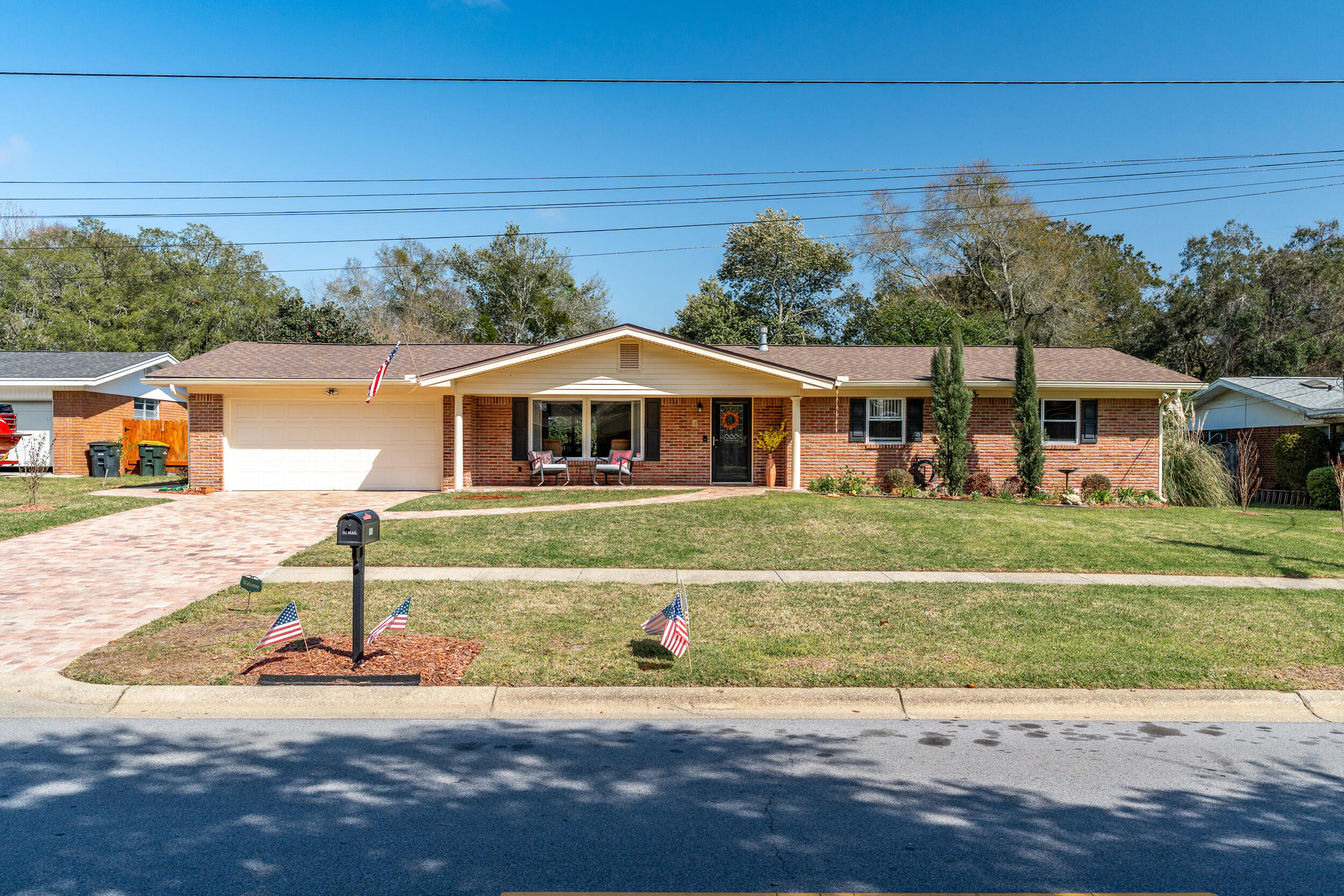Property Photo: 666 NE Fairway Avenue FL 32547