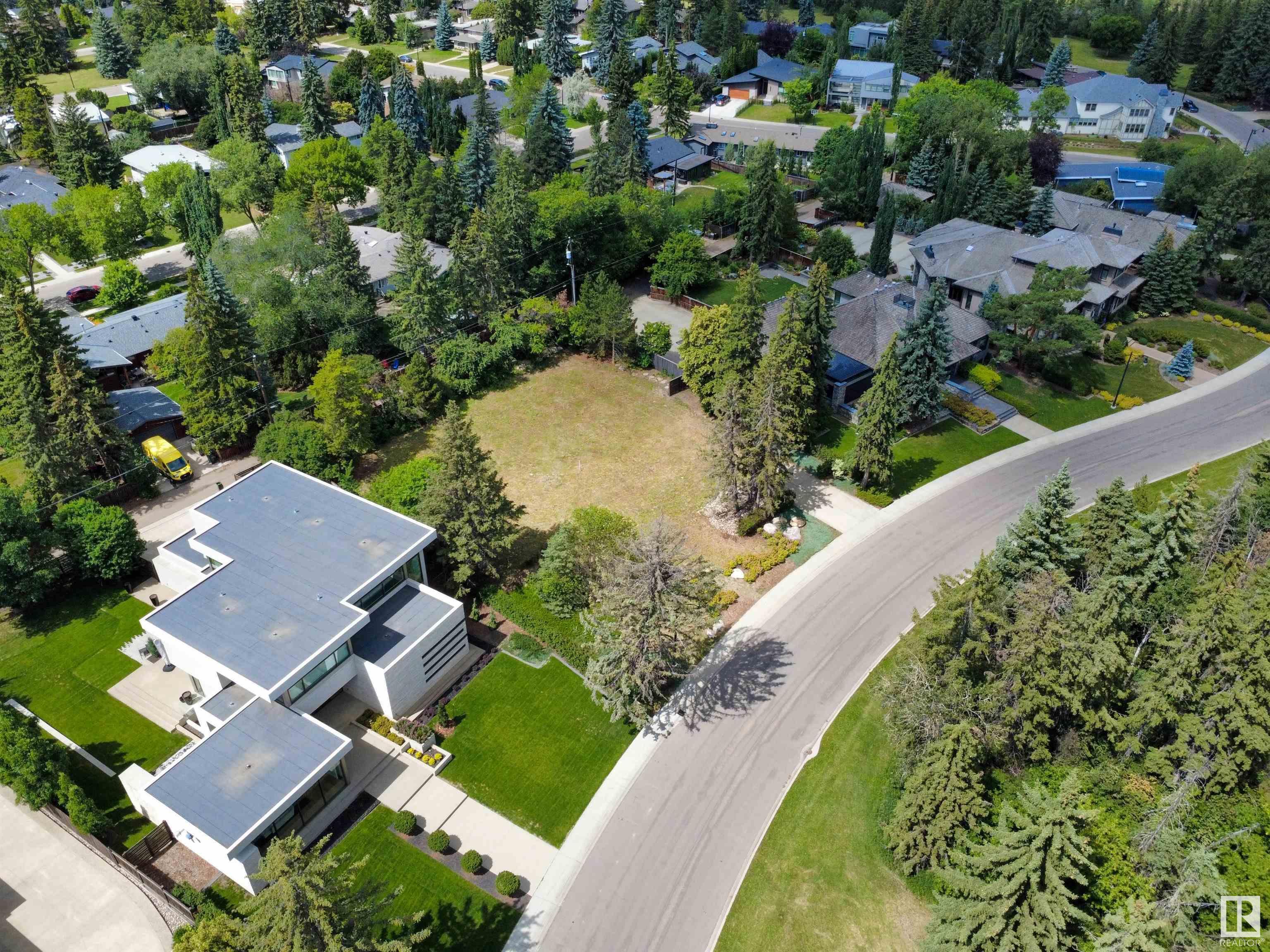 Property Photo:  9716 Riverside Drive NW  AB T5N 3M6 