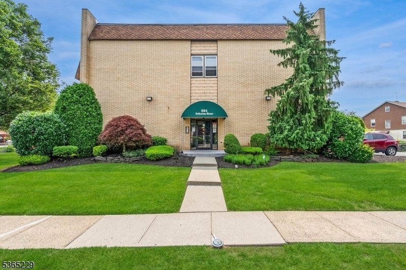 Property Photo:  301 W Morris Ave B-4  NJ 07036 