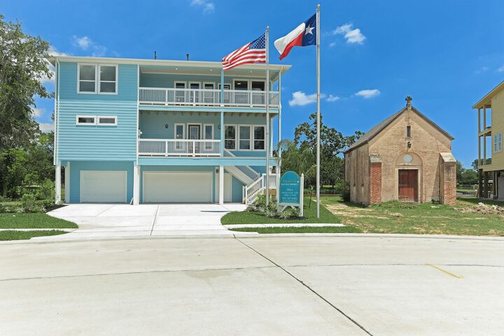 Property Photo:  3921 Peacock Isle Drive  TX 77539 