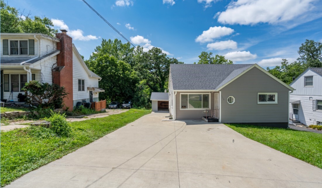 Property Photo: 3120 30th Street IA 50310