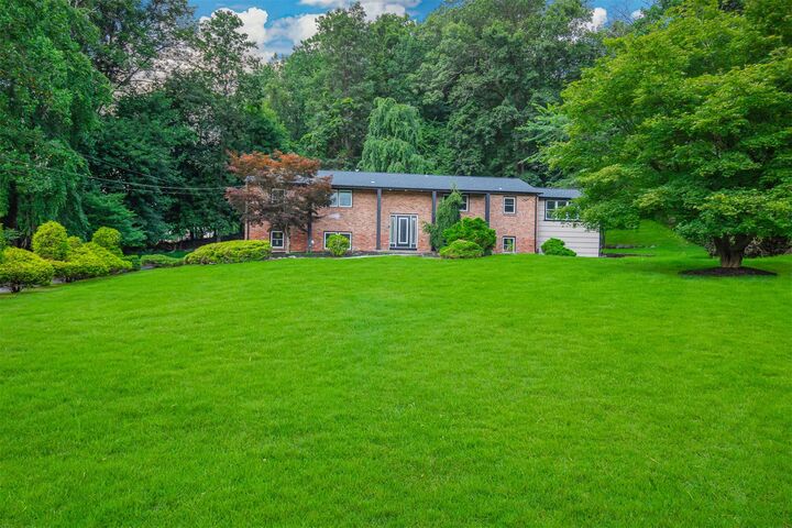 Property Photo:  7 Charlotte Drive  NY 10977 