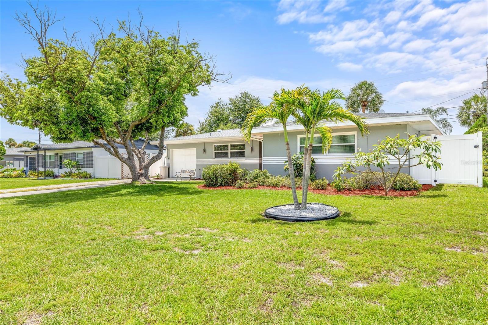 Property Photo: 10464 127th Avenue FL 33773