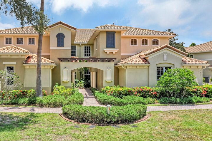Property Photo: 1420 Emerald Dunes Drive 7 FL 33573