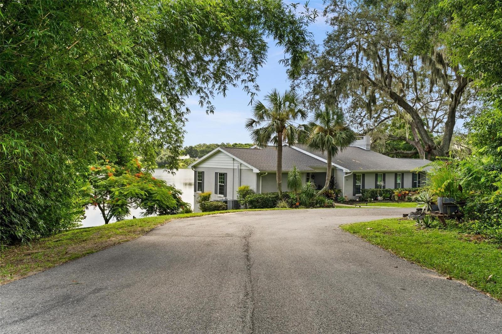Property Photo: 3105 S Lakeshore Court FL 32726
