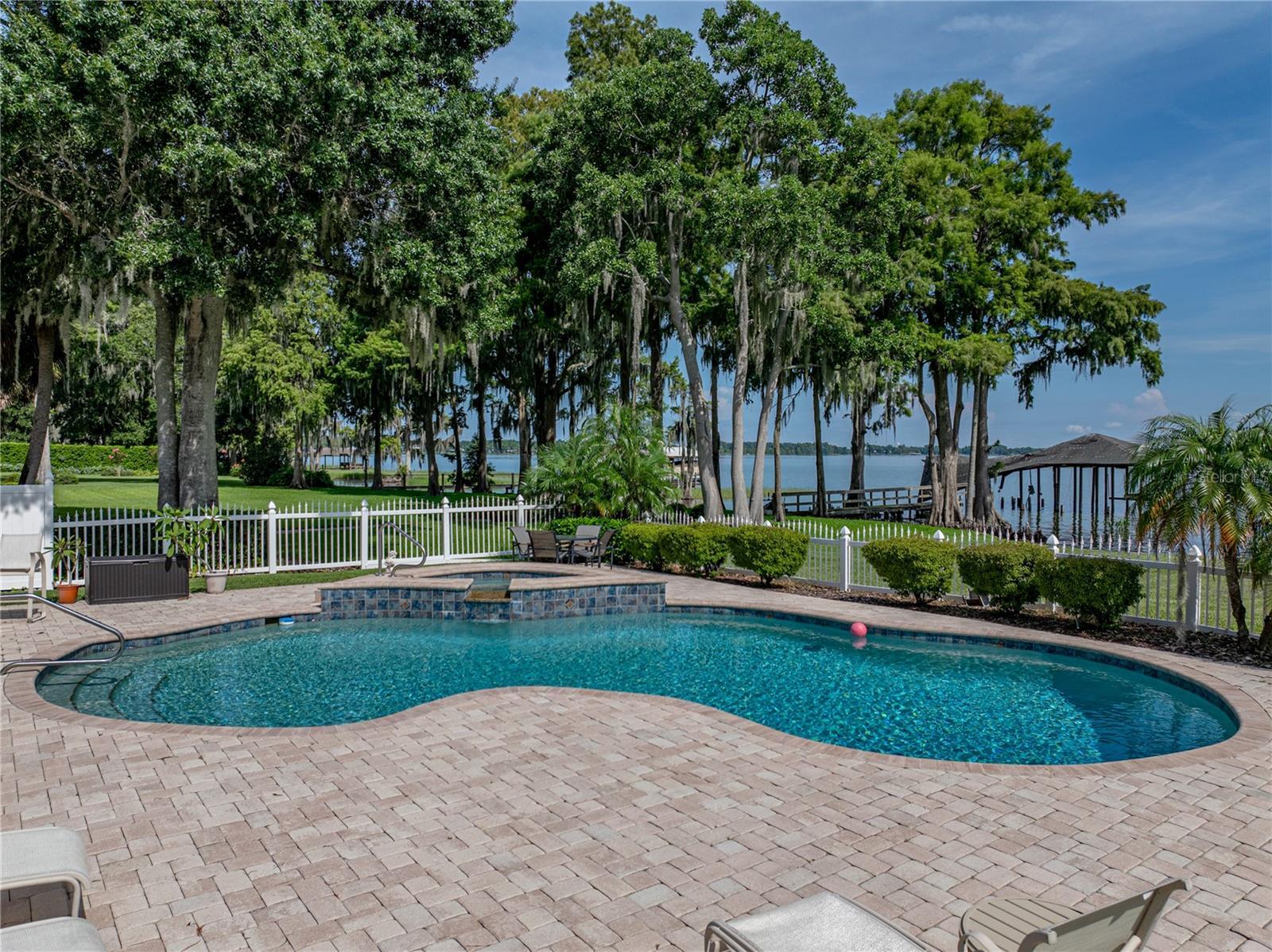 Property Photo: 1123 Cypress Point W FL 33884