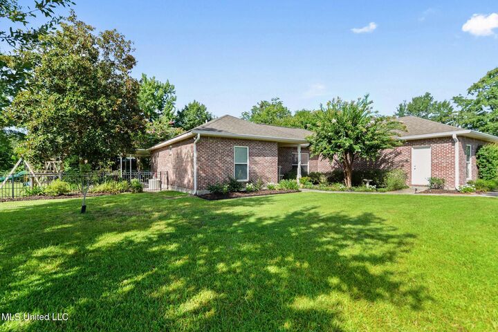 Property Photo:  210 Henley Place  MS 39520 