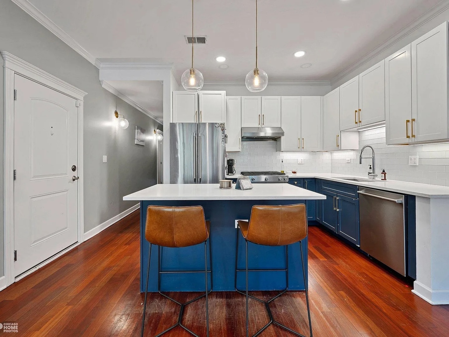 Property Photo: 1035 W Madison Street 2 IL 60607